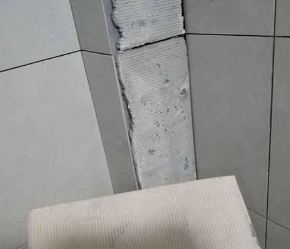 来宾瓷砖空鼓维修公司分享下厨房瓷砖脱落的补救措施。